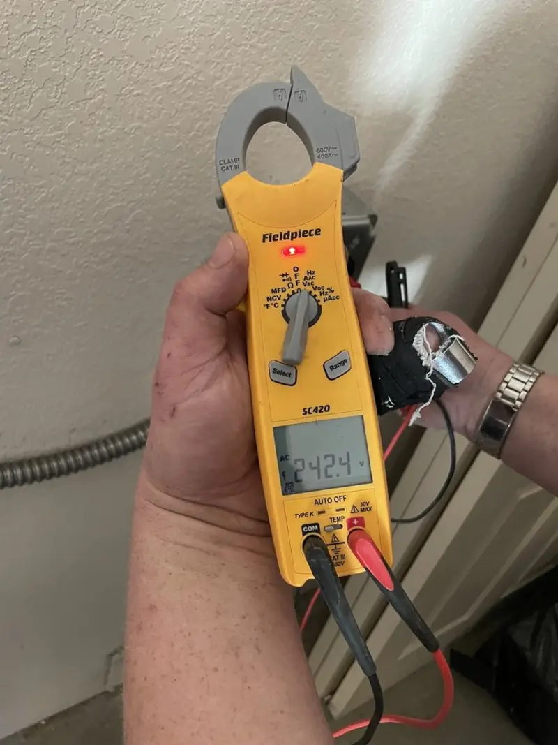 Voltage testing with clamp meter during Recessed Lighting Installation in Lima
